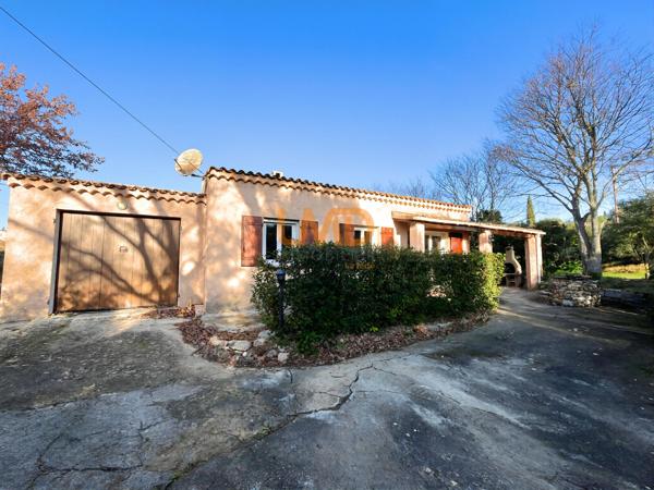 Maison de plain-pied avec jardin et garage à Lorgues