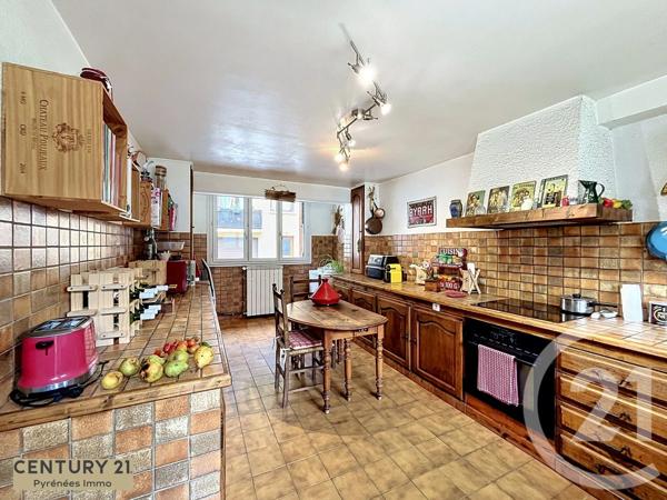 Maison à vendre  11 pièces - 225 m 2   BAGNERES DE LUCHON  - 31