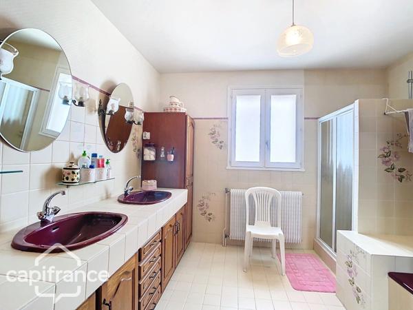 Maison de caractère 7 pièces SAINT VARENT (79)