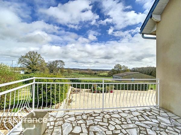 Maison de caractère 7 pièces SAINT VARENT (79)