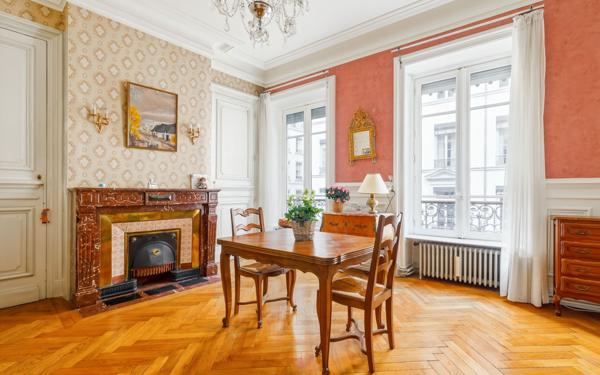 Appartement à vendre    2 pièces • 70,95 m2 Lyon 2