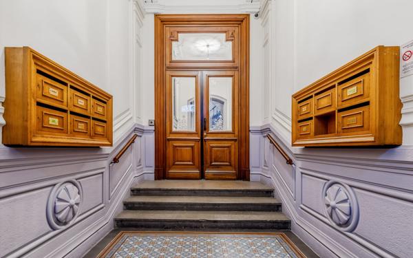 Appartement à vendre    2 pièces • 70,95 m2 Lyon 2