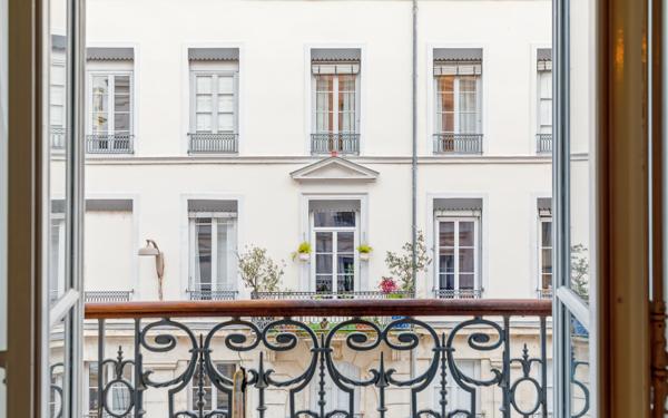 Appartement à vendre    2 pièces • 70,95 m2 Lyon 2