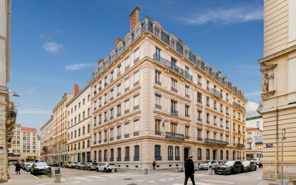 Appartement à vendre    2 pièces • 70,95 m2 Lyon 2