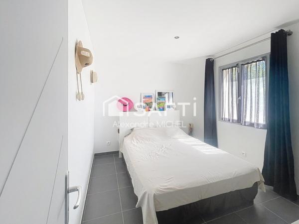 Maison contemporaine RT 2012 avec garage