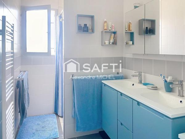 Maison contemporaine RT 2012 avec garage