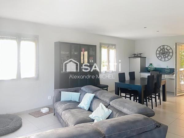 Maison contemporaine RT 2012 avec garage