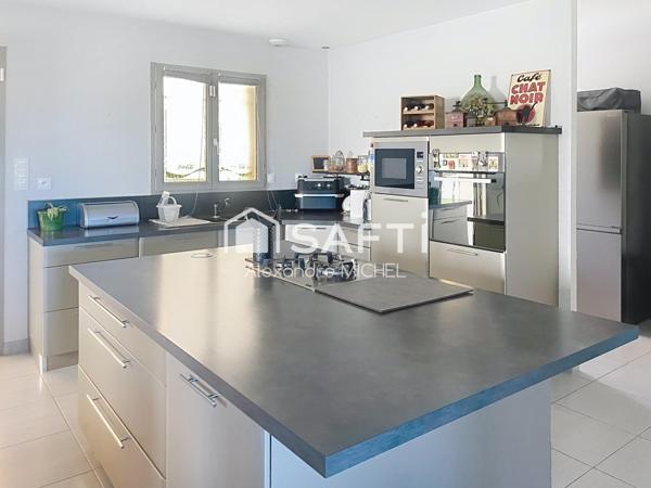 Maison contemporaine RT 2012 avec garage