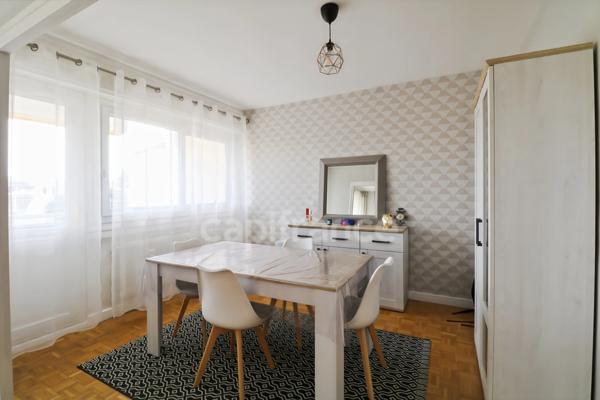 À SAISIR À CHALON-SUR-SAÔNE (71) – BEL APPARTEMENT DE 100.83 m² AVEC 2 BALCONS, GARAGE, PARKING ET CAVE !