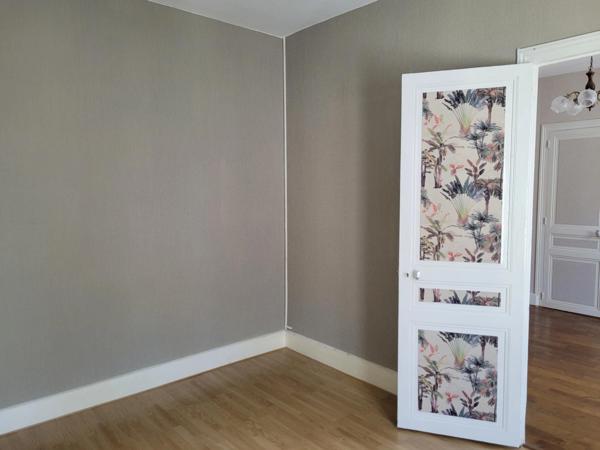 Maison de ville 4 pièces à vendre, avec véranda, cour et garage, VICHY (03)