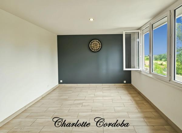 🏡 Maison entièrement rénovée – 2 chambres, possibilité 3 – Double garage à Xaintrailles