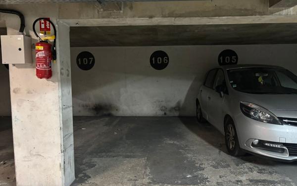 Stationnement à louer