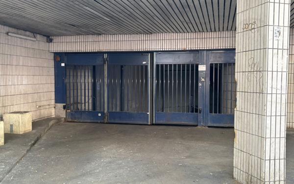 Stationnement à louer