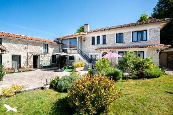 Maison à vendre |  La Roche-Rigault |  11 pièces | 255 m²