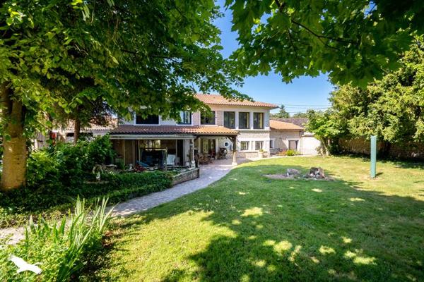 Maison à vendre |  La Roche-Rigault |  11 pièces | 255 m²