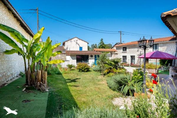 Maison à vendre |  La Roche-Rigault |  11 pièces | 255 m²