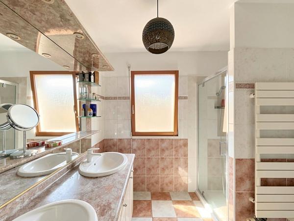 Maison familiale de 132m², sous-sol complet, 4 chambres et 1 bureau - Kervignac.
