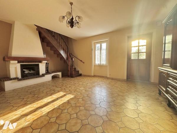 Maison à fort potentiel avec jardin et garage en centre-ville de Savenay