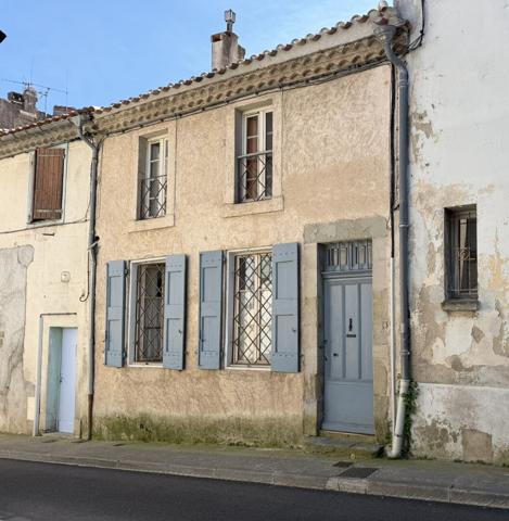 Maison de caractère à vendre dans la Bastide de Carcassonne avec patio, toit terrasse et 4 chambres