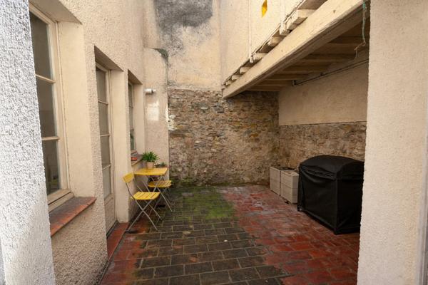 Maison de caractère à vendre dans la Bastide de Carcassonne avec patio, toit terrasse et 4 chambres
