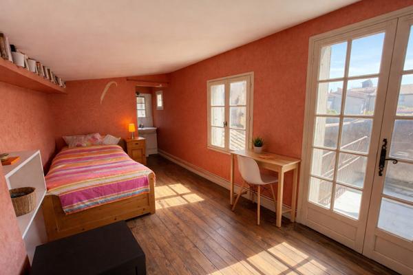 Maison de caractère à vendre dans la Bastide de Carcassonne avec patio, toit terrasse et 4 chambres