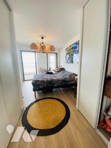 A Vendre à Perros-Guirec, donnant sur le Port, au sein d'une résidence avec ascenseur, découvre...