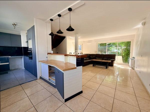 Maison Osny 5 pièce(s) 91.01 m2 283 284 € **  - Référence  11293