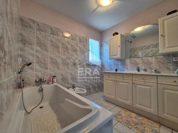 Maison 3 faces + Piscine + appartement T2
