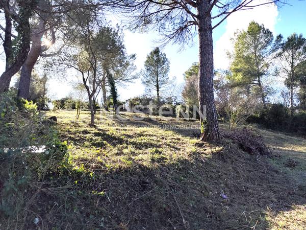 Terrain constructible 1323 m², PC 213 m², piscine
