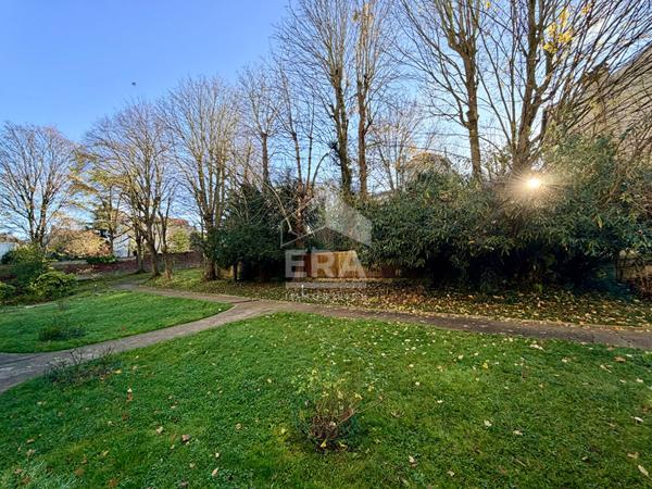 Appartement 4 pièces traversant avec balcon, cave et parking à Sèvres Rive Gauche