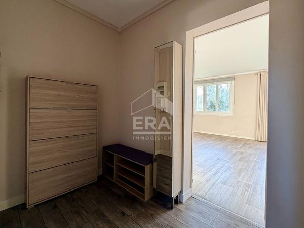 Appartement 4 pièces traversant avec balcon, cave et parking à Sèvres Rive Gauche