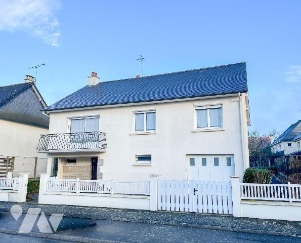 Dans un quartier résidentiel tranquille, à environ 500 m des commerces et services de LA MEZIER...