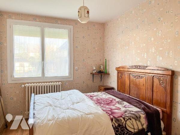 Dans un quartier résidentiel tranquille, à environ 500 m des commerces et services de LA MEZIER...