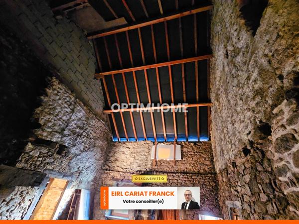 GRANGE AVEC ANCIENNE MAISON A RENOVER SUR DE 131.9 M² AVEC TERRAIN SUR 410 M² DE TERRAIN CLOS :