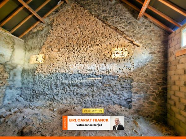 GRANGE AVEC ANCIENNE MAISON A RENOVER SUR DE 131.9 M² AVEC TERRAIN SUR 410 M² DE TERRAIN CLOS :