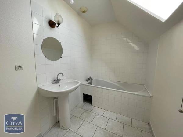 Appartement à louer 3 pièces 77m² Herbault (41190)