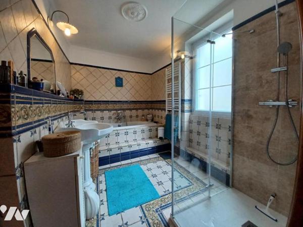 Couëron Bourg, maison en pierre rénovée, 5 ch