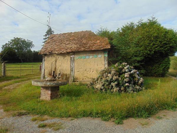 Corps de ferme en pierre, 103 m², 2 dépendances, terrain 8900m², Bellou en Houlme