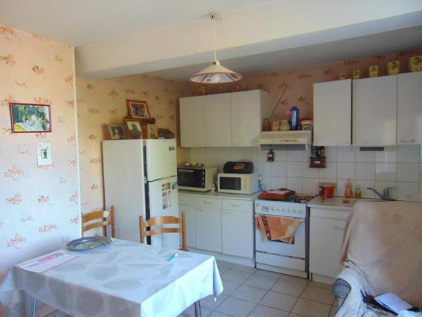 Corps de ferme en pierre, 103 m², 2 dépendances, terrain 8900m², Bellou en Houlme