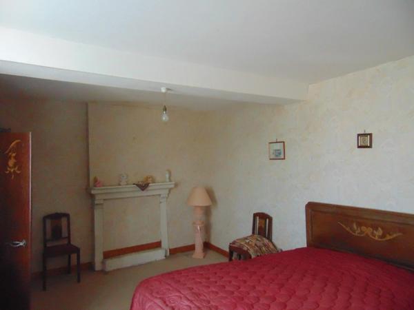 Corps de ferme en pierre, 103 m², 2 dépendances, terrain 8900m², Bellou en Houlme