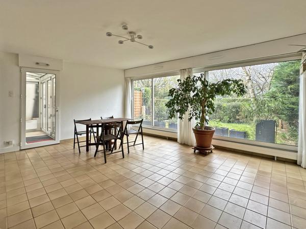 Nanterre (92000) Duplex de 5 pièces de 137,03 m² avec les deux vérandas, un double garage, un jardinet et un sous-sol total