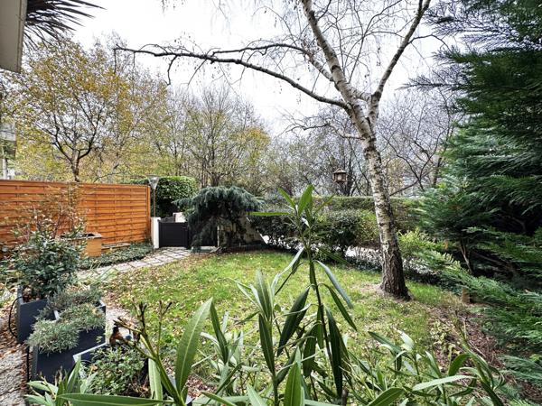 Nanterre (92000) Duplex de 5 pièces de 137,03 m² avec les deux vérandas, un double garage, un jardinet et un sous-sol total