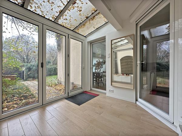 Nanterre (92000) Duplex de 5 pièces de 137,03 m² avec les deux vérandas, un double garage, un jardinet et un sous-sol total