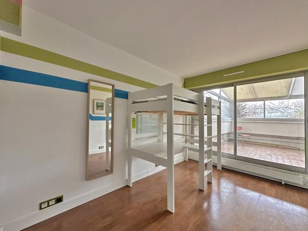 Nanterre (92000) Duplex de 5 pièces de 137,03 m² avec les deux vérandas, un double garage, un jardinet et un sous-sol total