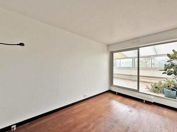 Nanterre (92000) Duplex de 5 pièces de 137,03 m² avec les deux vérandas, un double garage, un jardinet et un sous-sol total
