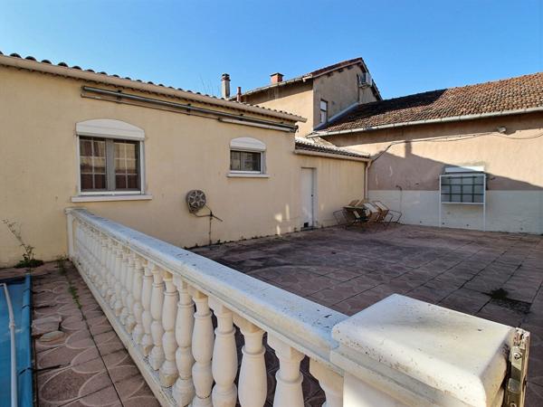 2 maisons d'habitations sur une terrain de 870 m2, divisible en 2 habitations distinctes.