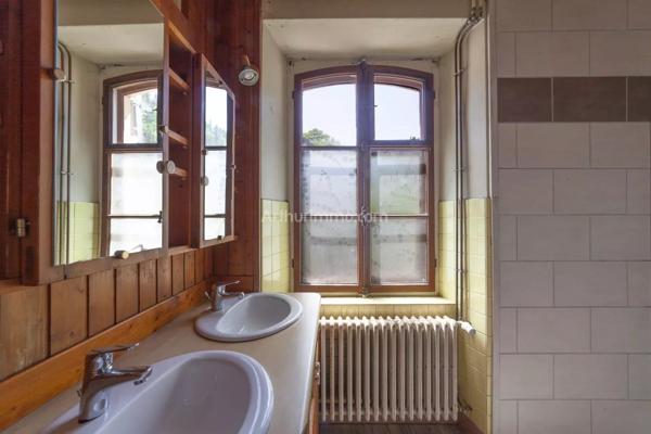 Vente                                                      Appartement
                        
                     6 pièces                      175 m2                     à Les Gras