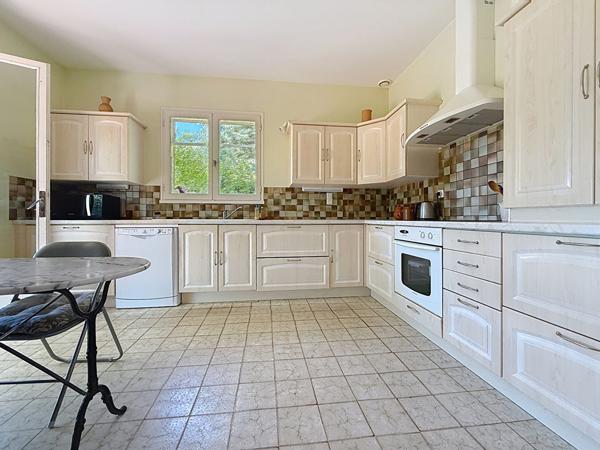 EXCLUSIVITE MONTVENDRE Maison de 127 m² plain pied 4 chambres sur parcelle de 6 100 m²