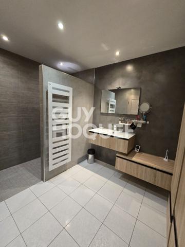 Maison OEUTRANGE 6 pièce(s) 168.94 m2