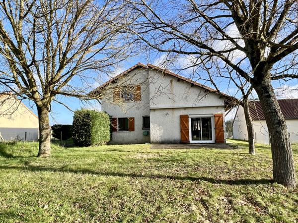 NAINTRE, maison de 120 m², 3 chambres, sur un terrain de 1200 m²